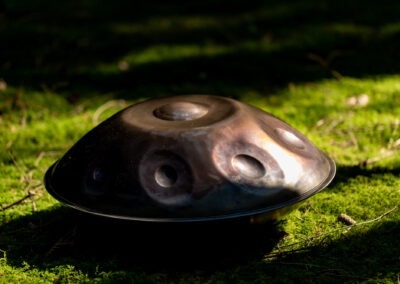 Handpan im Wald gespielt